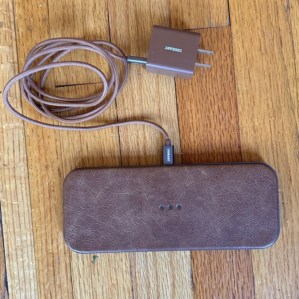 Courant Brown Wireless Charger with Cable